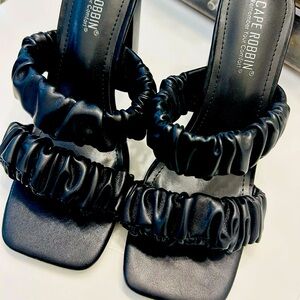 Black high heels!👠